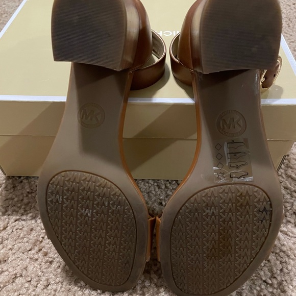 MK Shoes - Picture 3 of 5